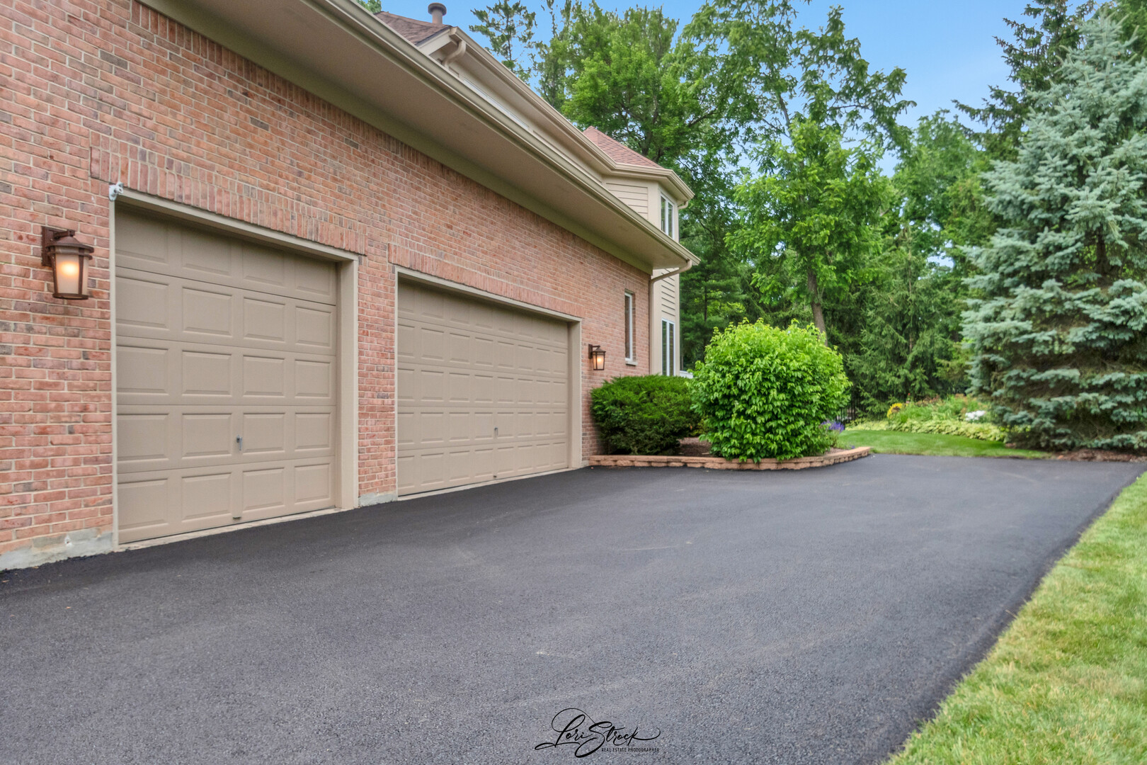 542 W Rosiland Drive Property Photo 3