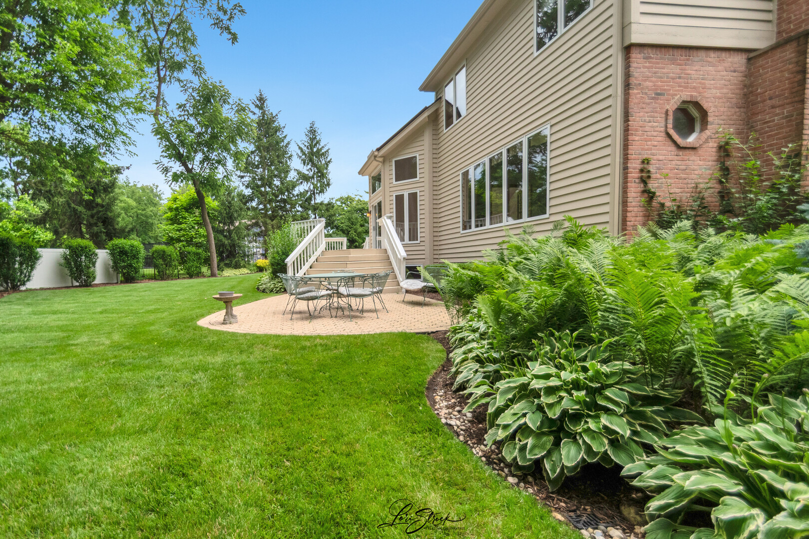 542 W Rosiland Drive Property Photo 4