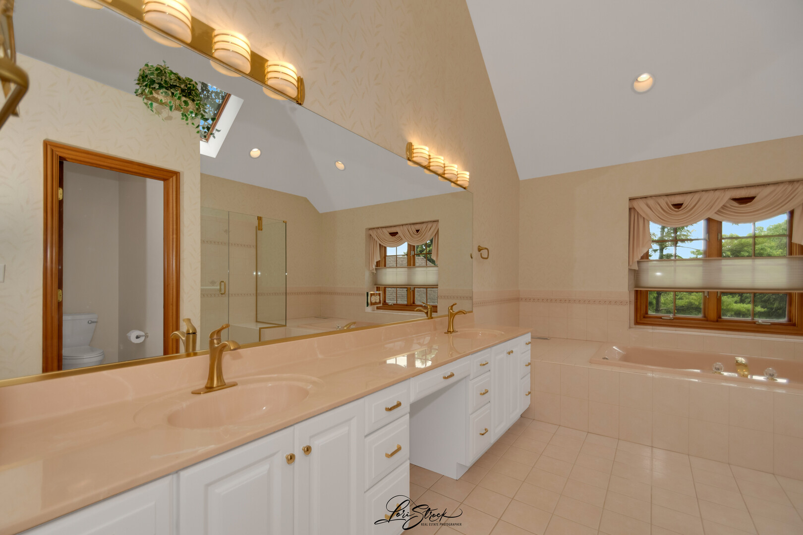 542 W Rosiland Drive Property Photo 41