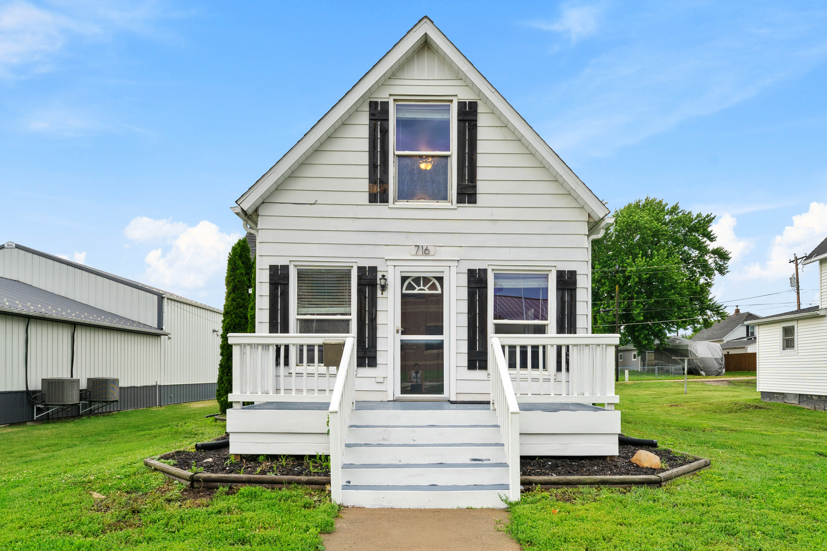 716 10th Street Property Photo 1