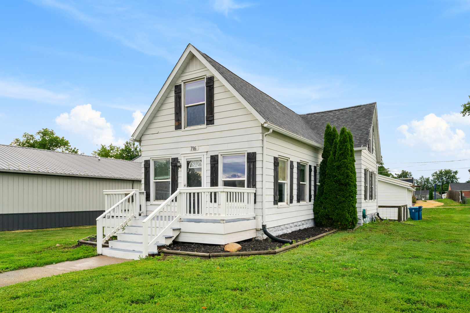 716 10th Street Property Photo 2