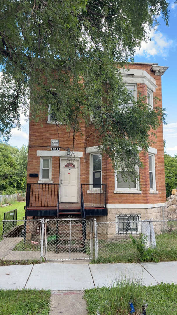 1641 S Ridgeway Avenue Property Photo 1