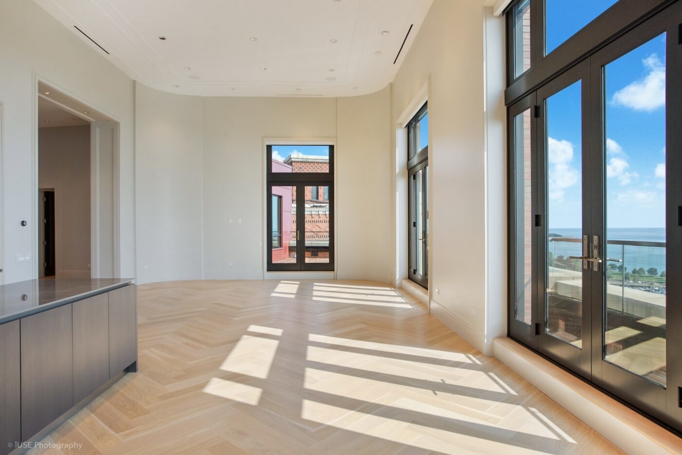 3260 N Lake Shore Drive 18a Property Photo 6