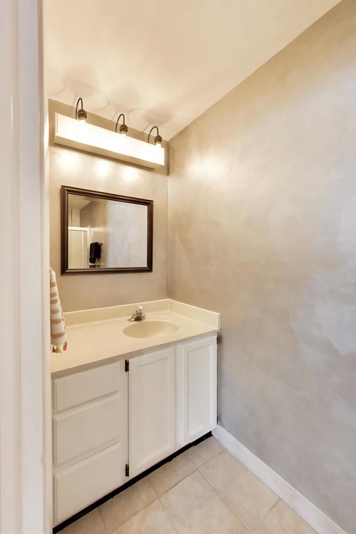 8 Charles Court Property Photo 21