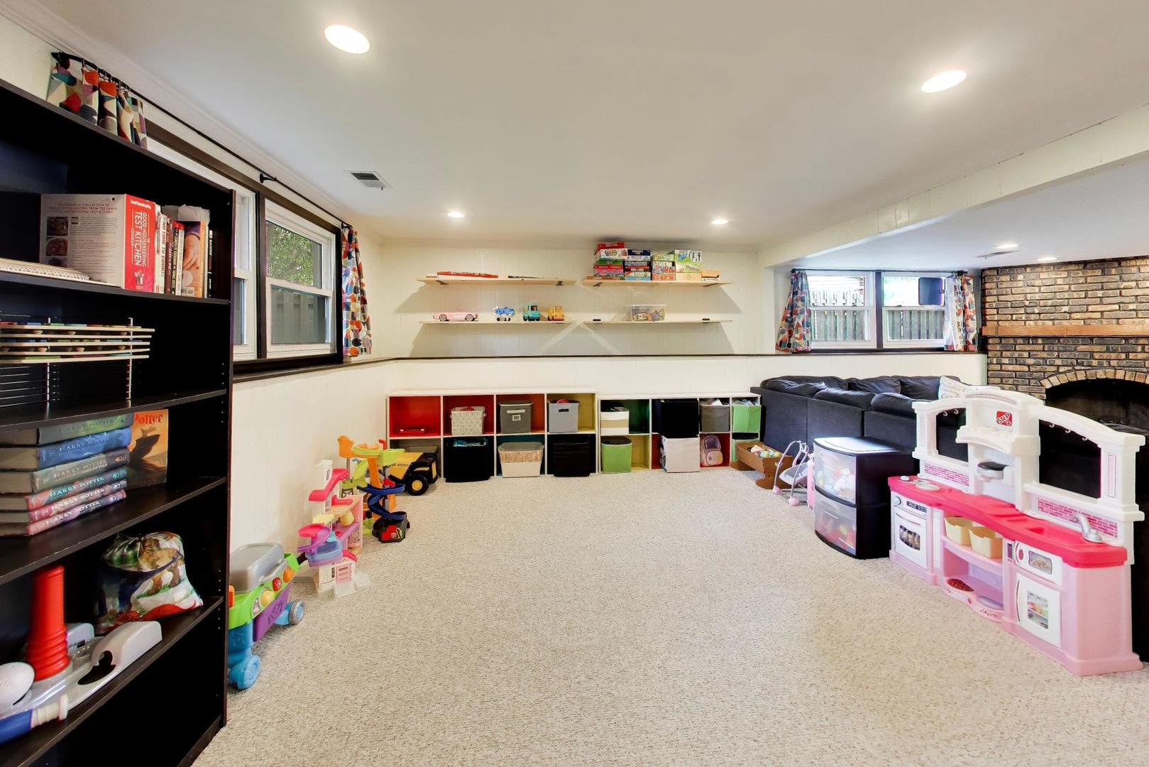 8 Charles Court Property Photo 32