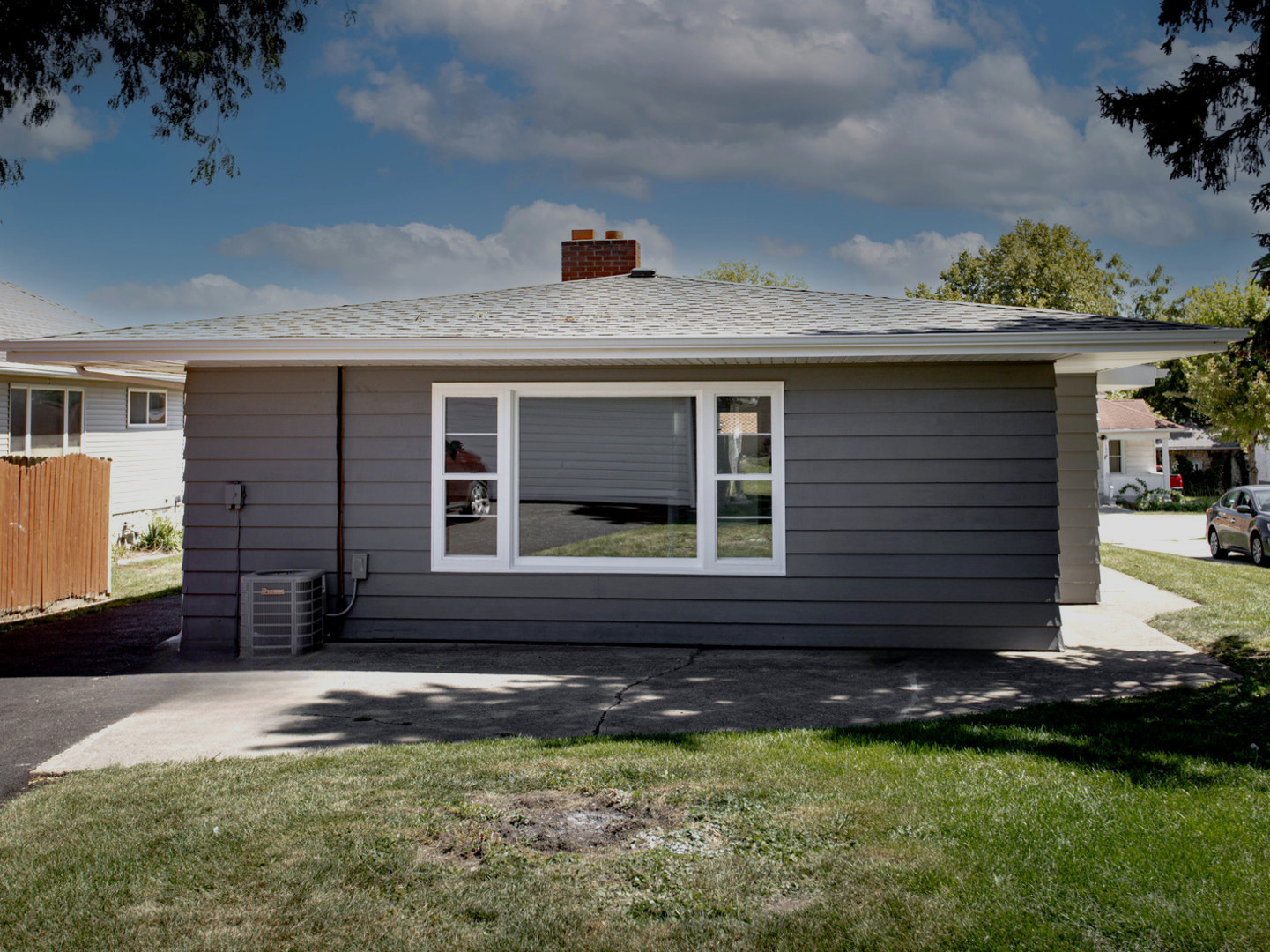 1911 N Hickory Street Property Photo 6