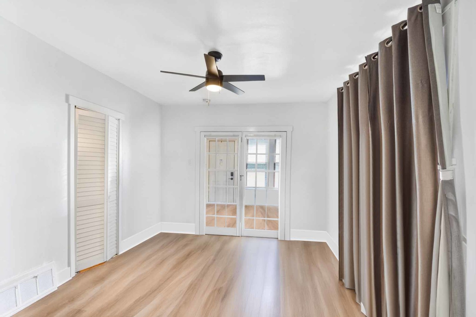 13219 S Houston Avenue Property Photo 8