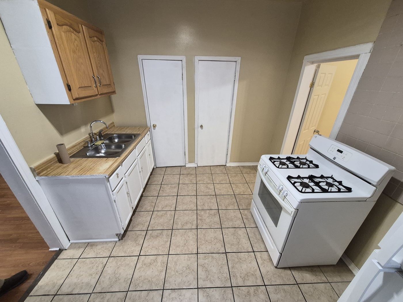 2046 W 19th Street 2 Property Photo 7