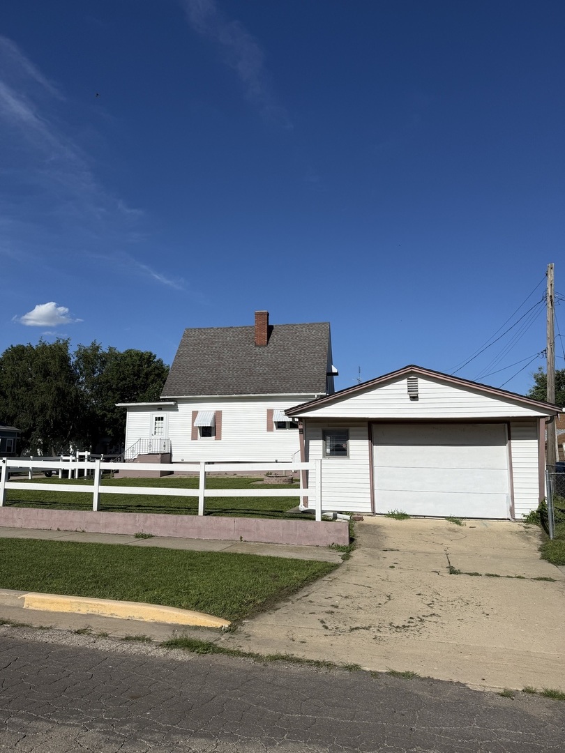 203 E 4th Street Property Photo 1