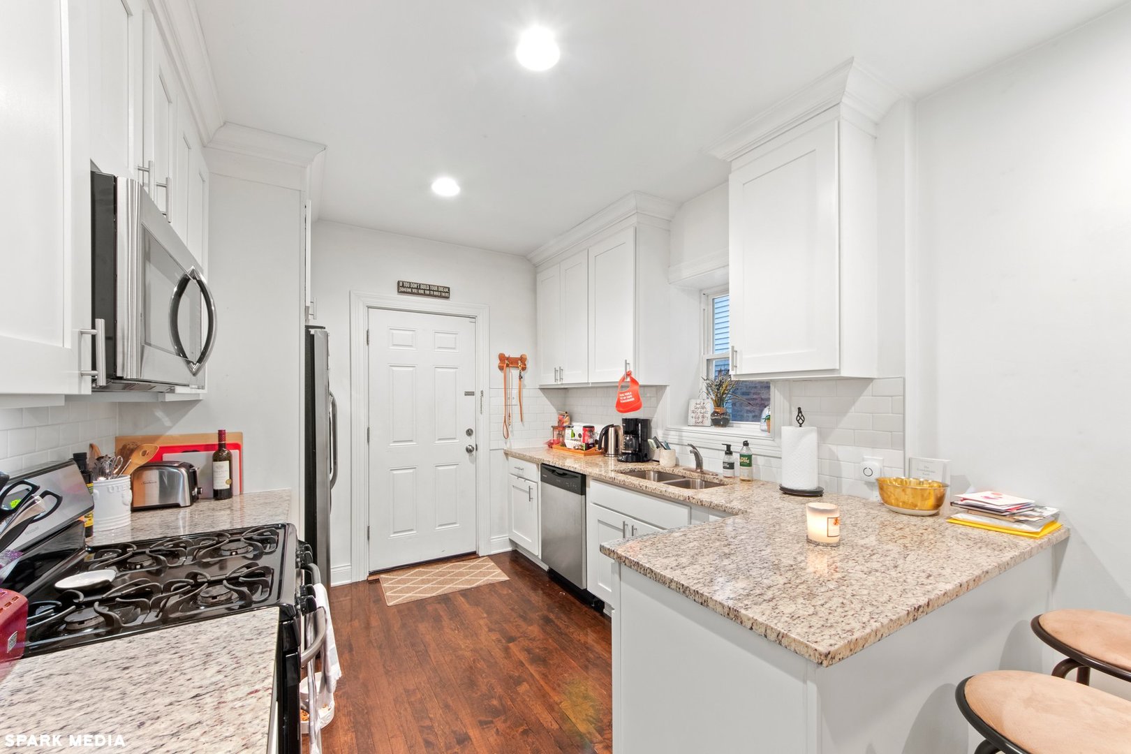 1621 N Mcvicker Avenue 1 Property Photo 6