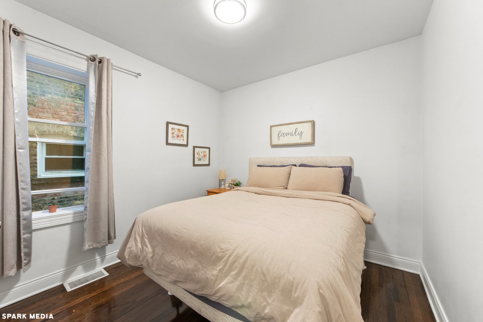 1621 N Mcvicker Avenue 1 Property Photo 8