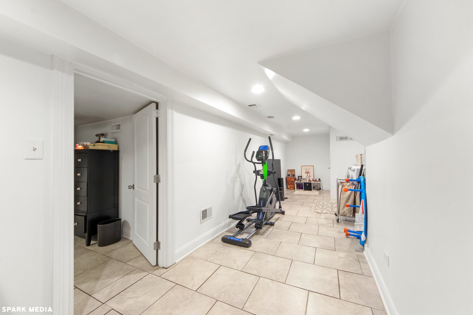 1621 N Mcvicker Avenue 1 Property Photo 16
