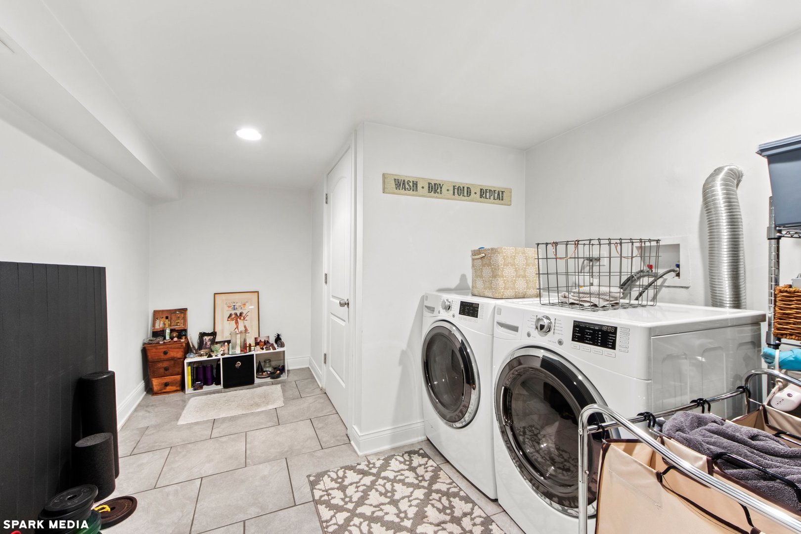1621 N Mcvicker Avenue 1 Property Photo 17