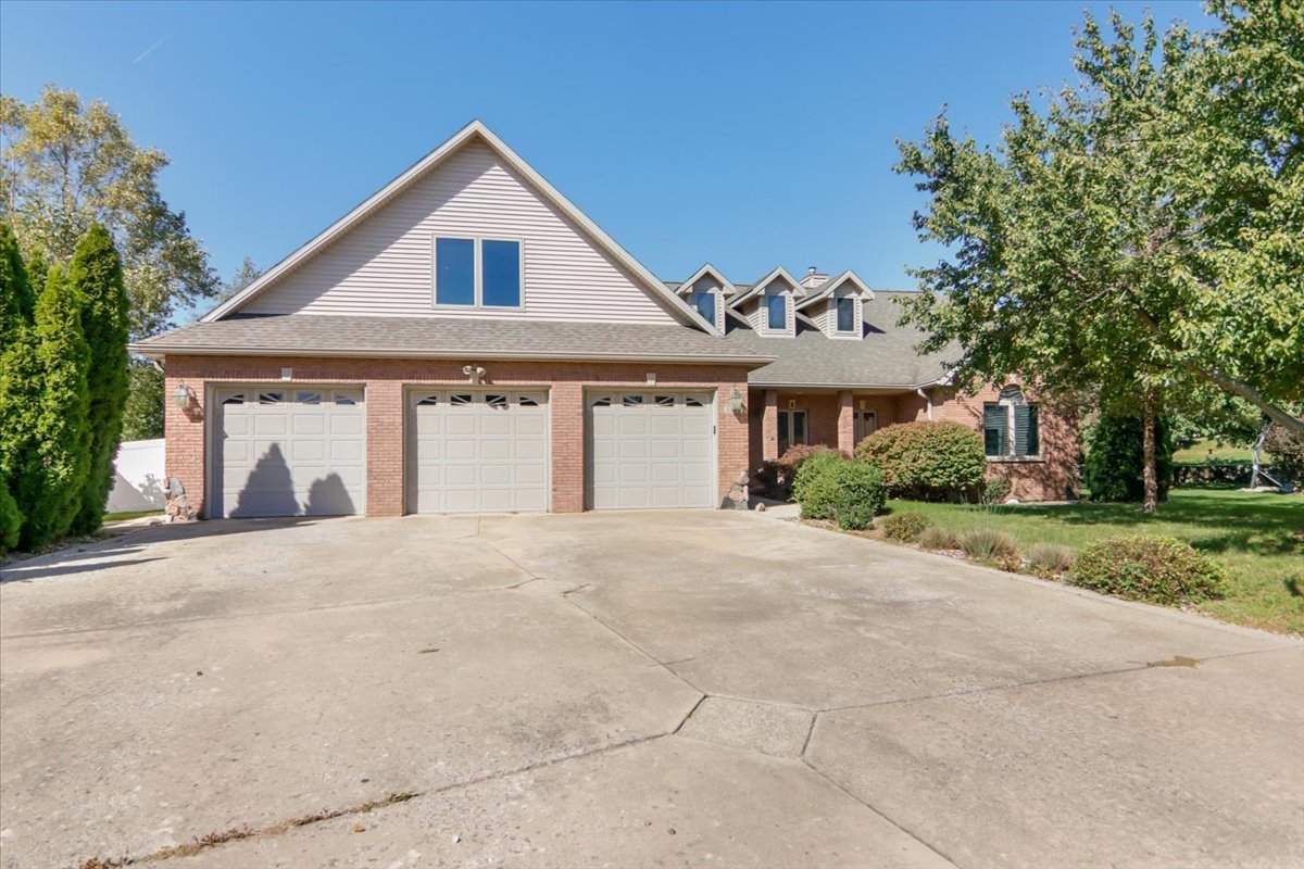 3002 Neaves Drive Property Photo 1