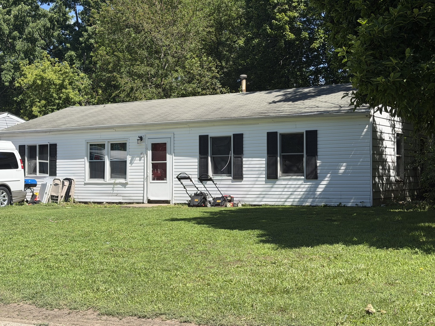 1912 Southwood Drive Property Photo 1