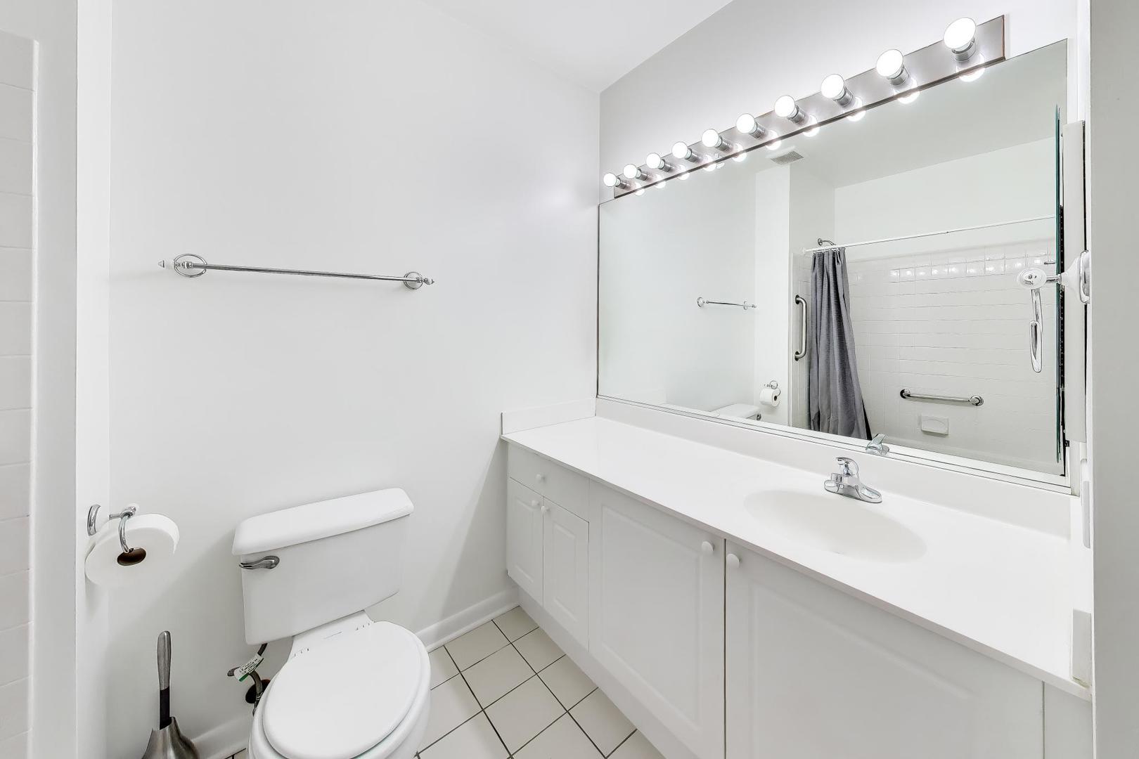 1210 Chicago Avenue C302 Property Photo 9