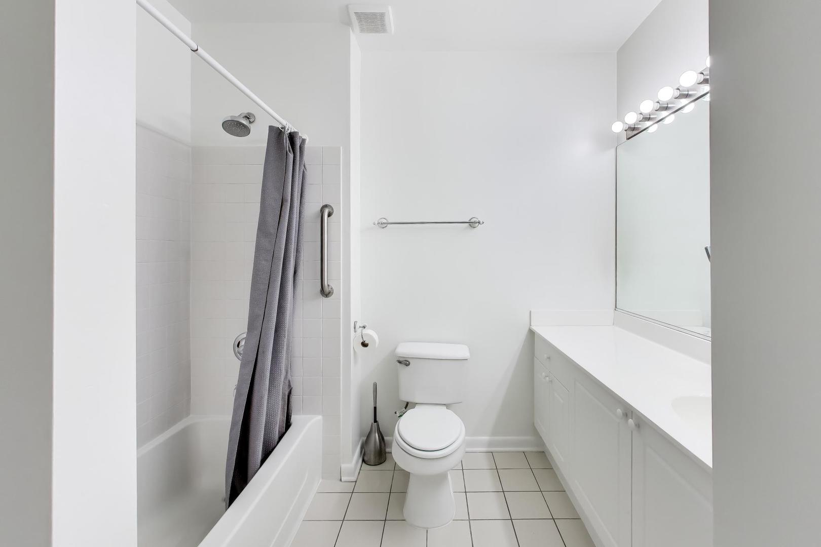1210 Chicago Avenue C302 Property Photo 10