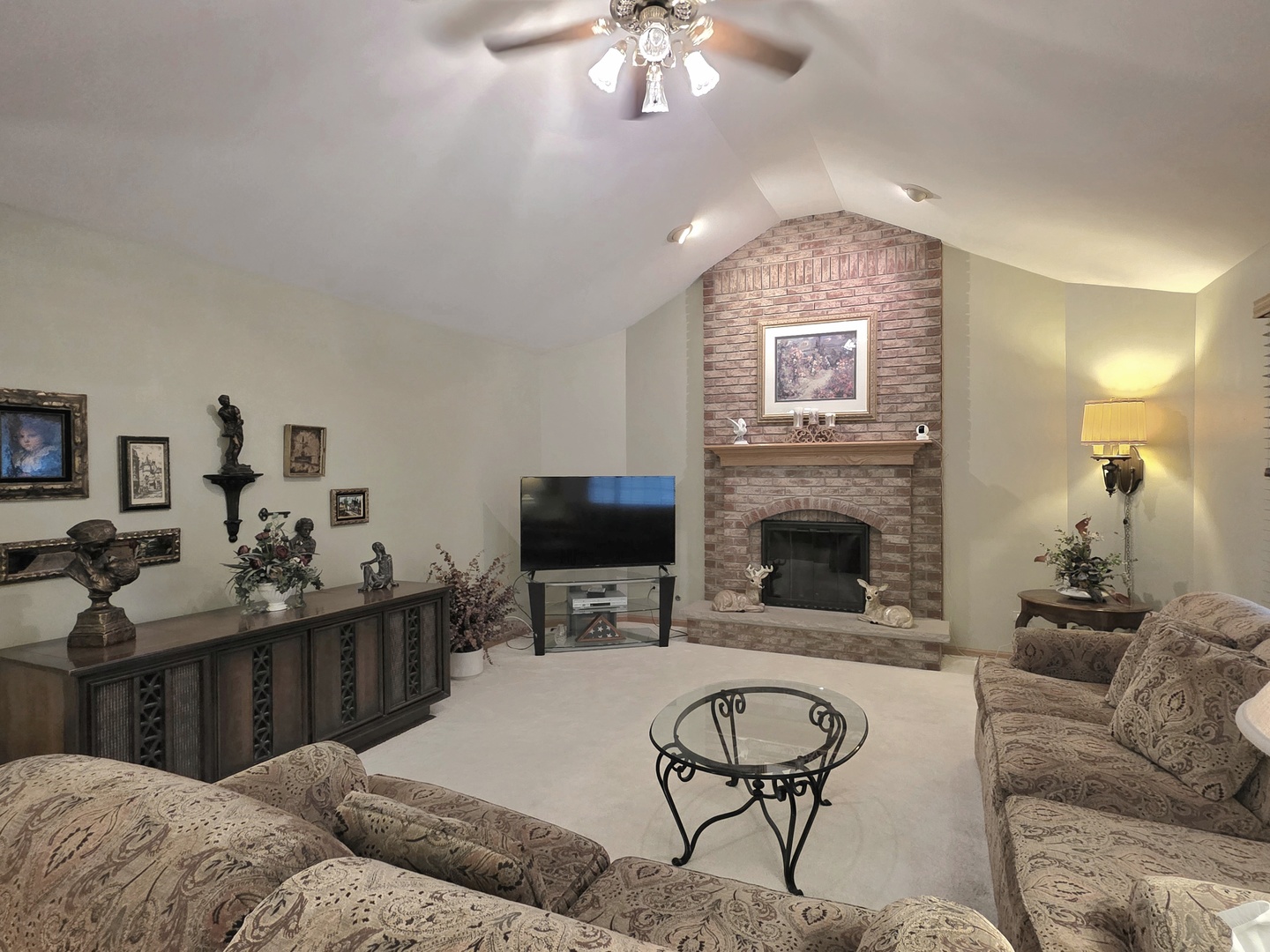 601 Lisson Property Photo 8
