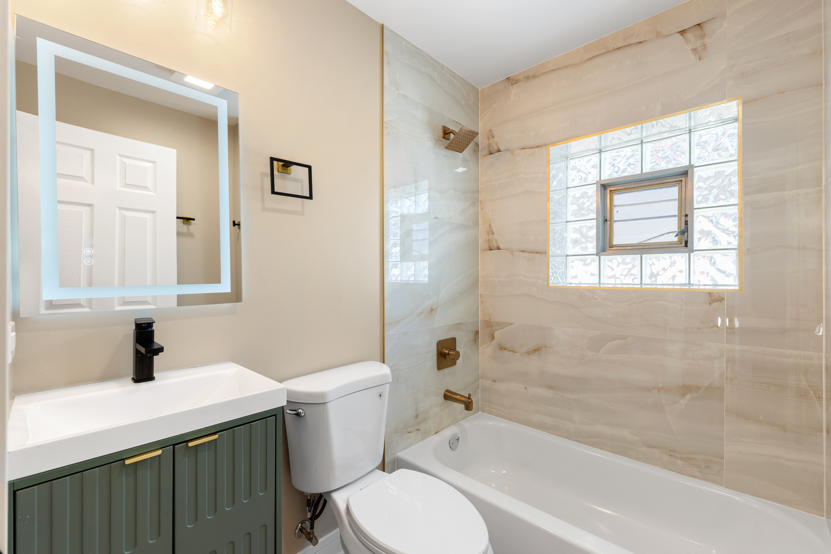 608 S 21st Avenue Property Photo 17