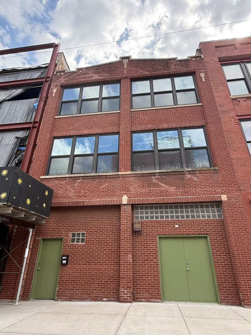 1109 W Fulton Market Street Property Photo 1