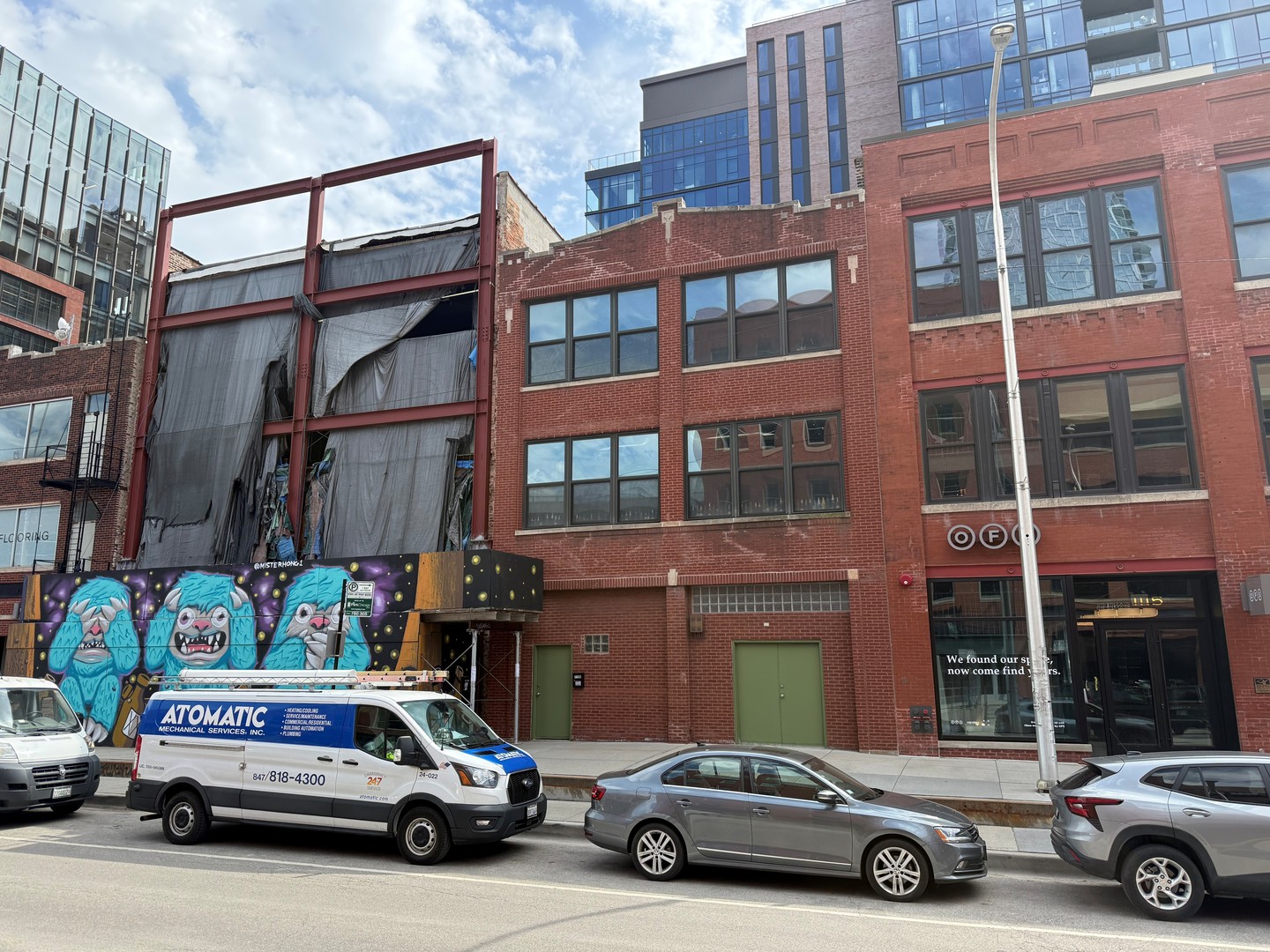 1109 W Fulton Market Street Property Photo 2