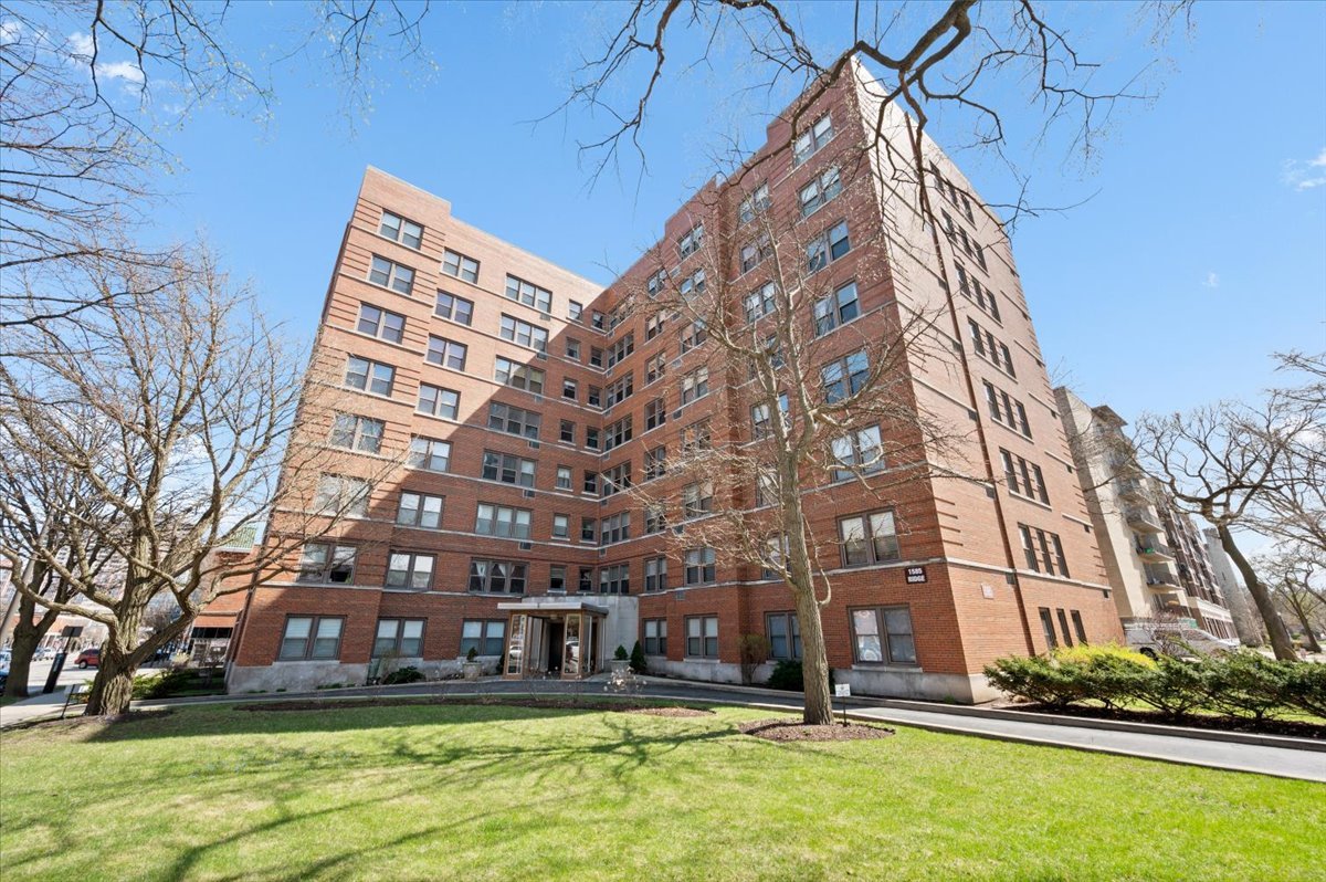 1585 Ridge Avenue 705 Property Photo 1