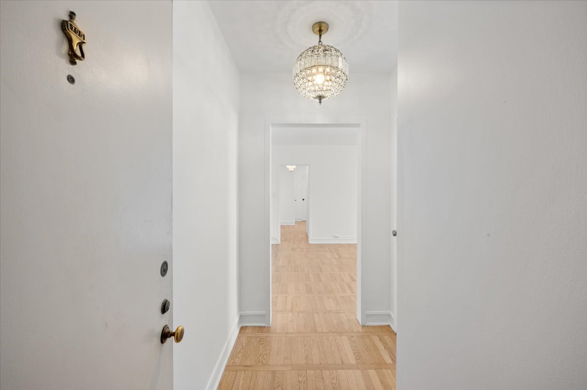 1585 Ridge Avenue 705 Property Photo 5