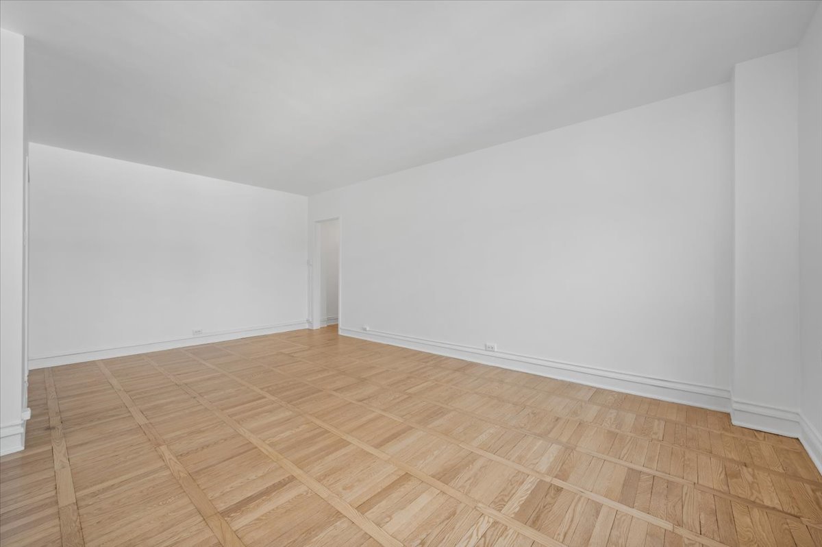 1585 Ridge Avenue 705 Property Photo 14