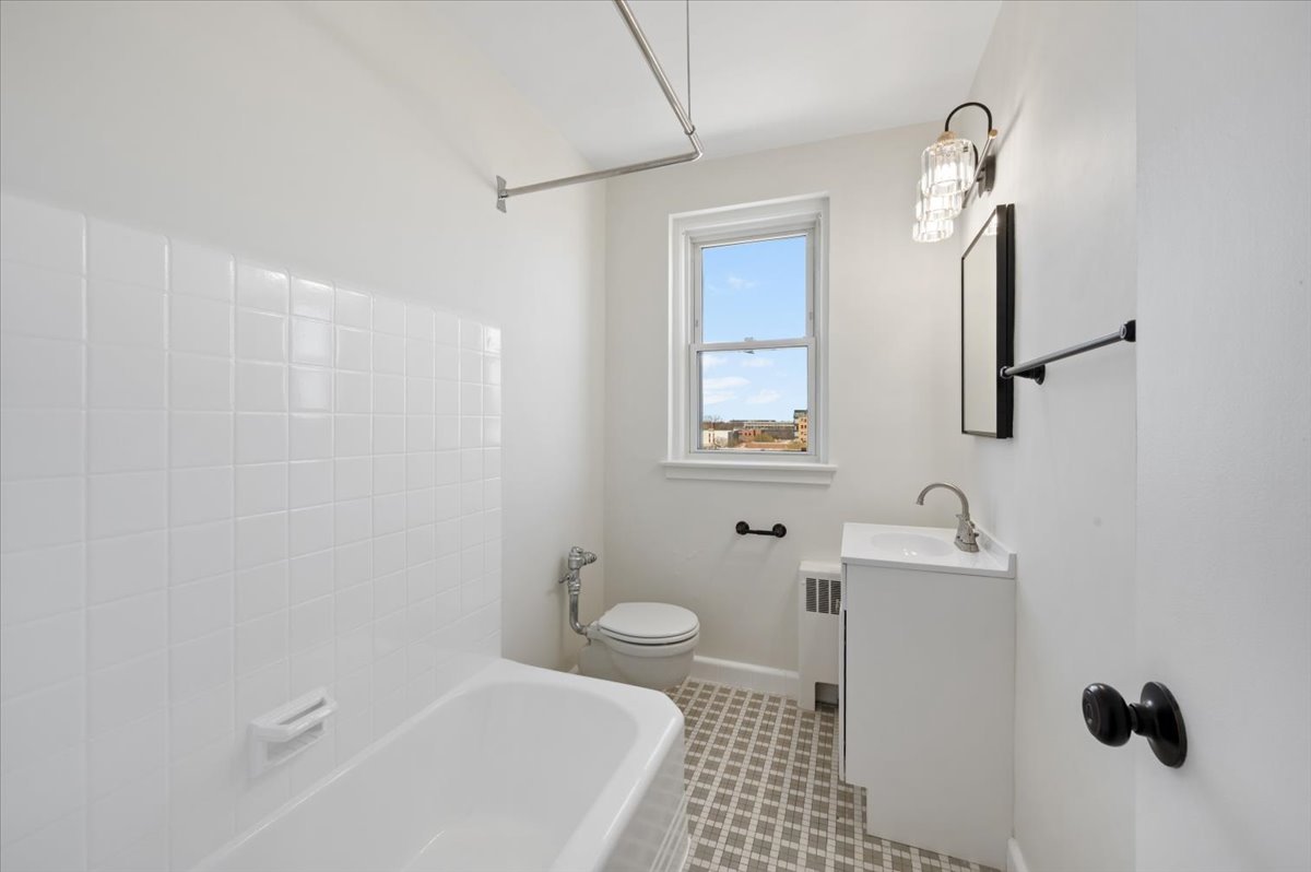 1585 Ridge Avenue 705 Property Photo 23