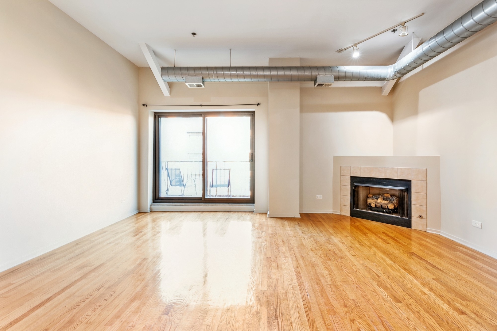 1000 E 53rd Street 302 Property Photo 3