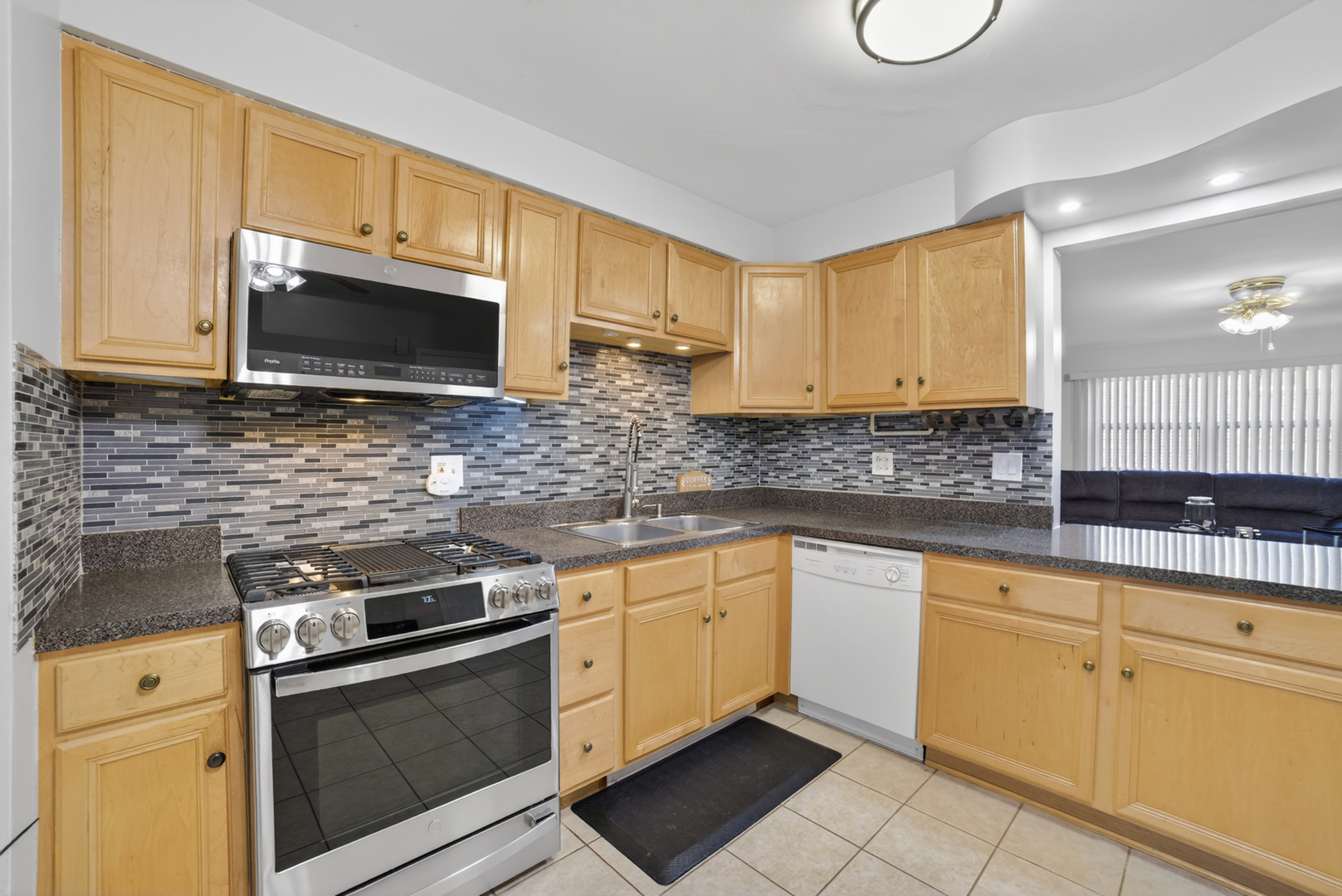7410 N Oakley Avenue 3a Property Photo 7