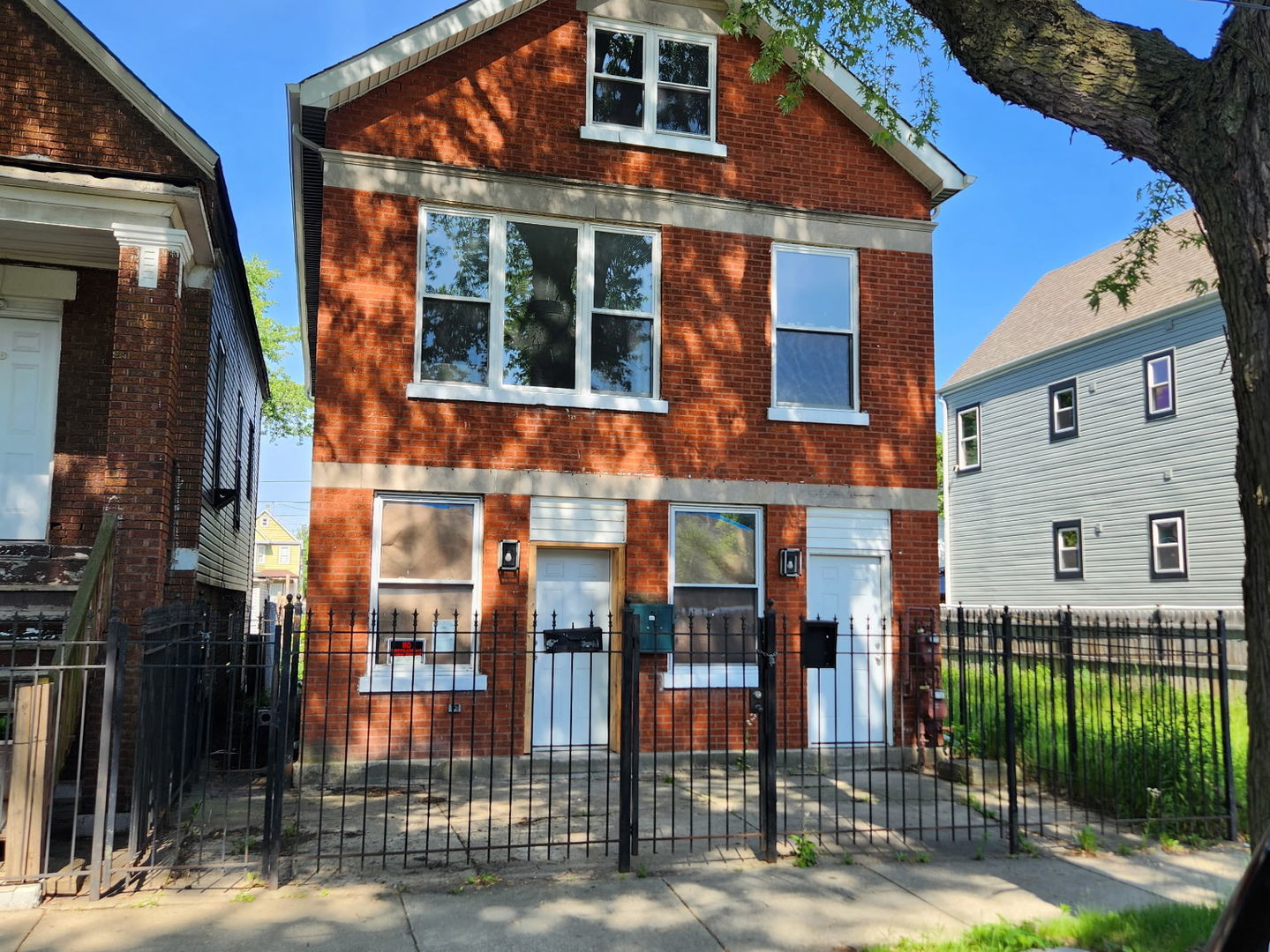 5320 S Laflin Street Property Photo 1
