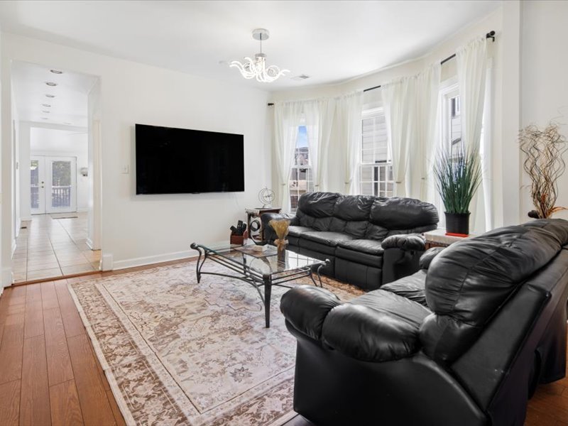 4035 N Albany Avenue Property Photo 3