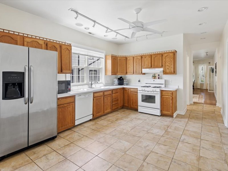 4035 N Albany Avenue Property Photo 7