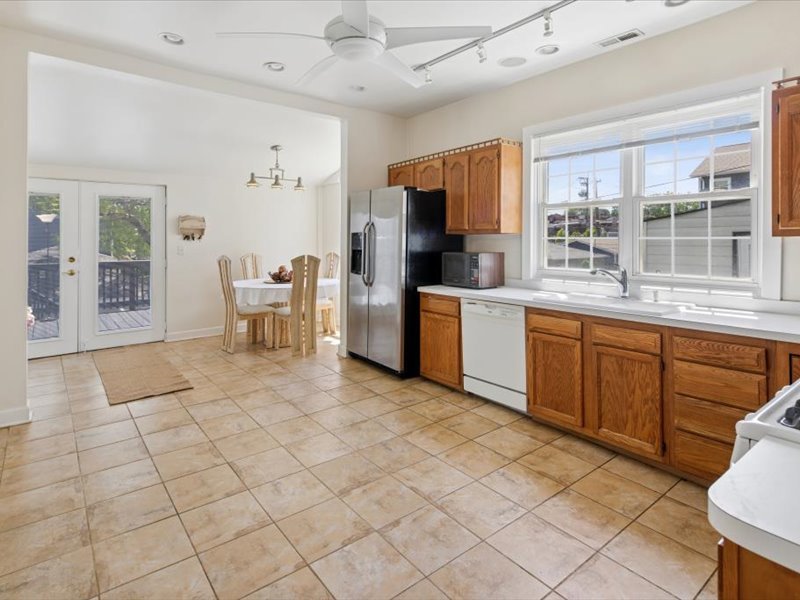 4035 N Albany Avenue Property Photo 8
