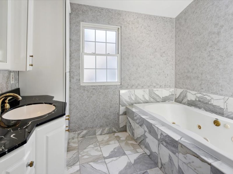 4035 N Albany Avenue Property Photo 13