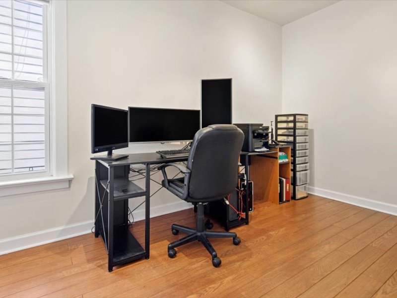 4035 N Albany Avenue Property Photo 16