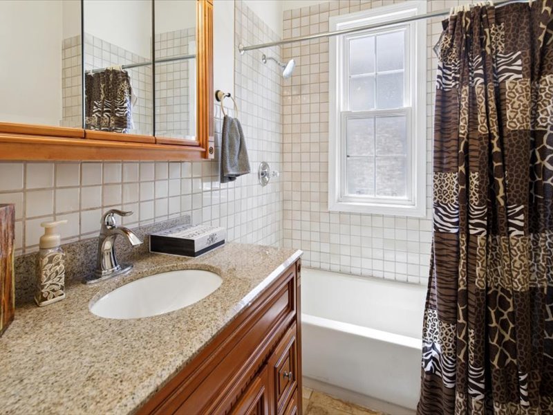 4035 N Albany Avenue Property Photo 18