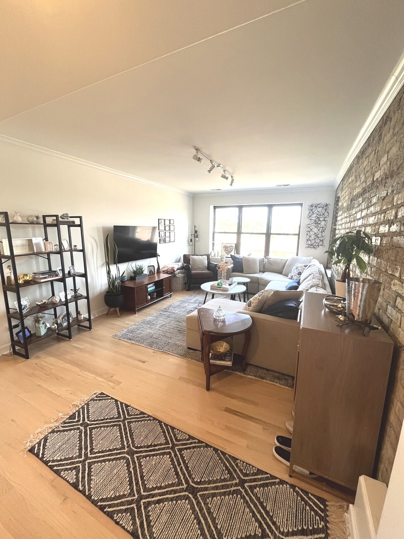 6710 N Oliphant Avenue 3 Property Photo 2
