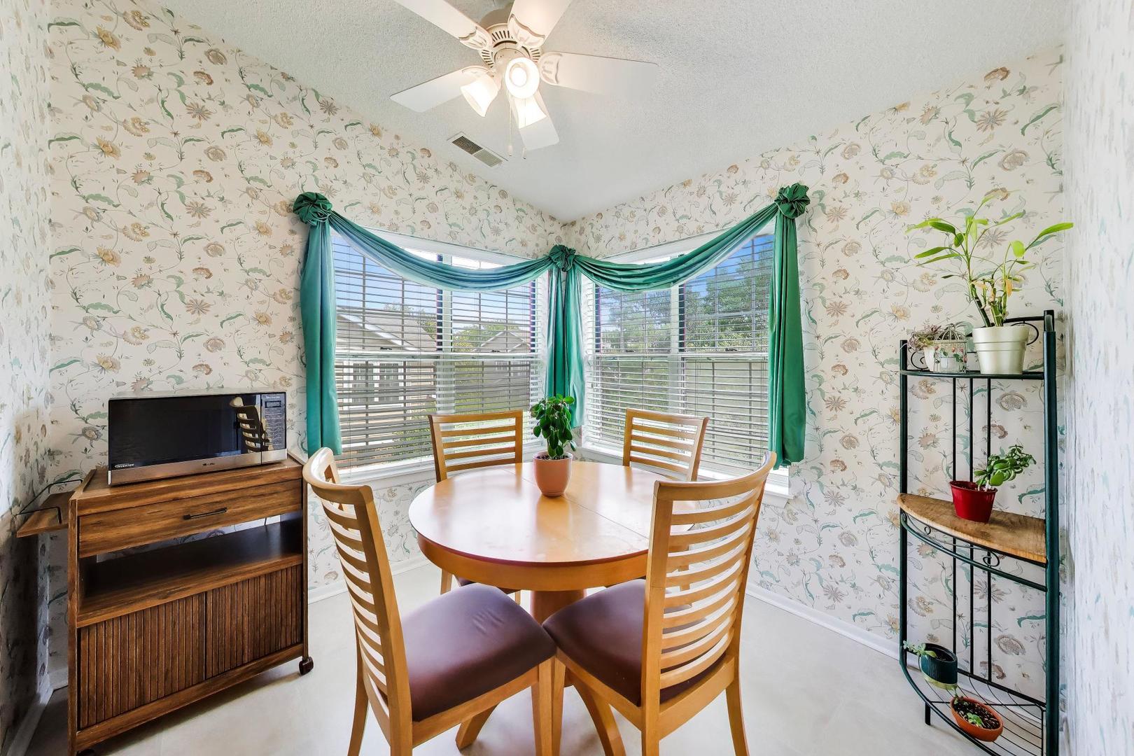 520 W Happfield Drive Property Photo 8