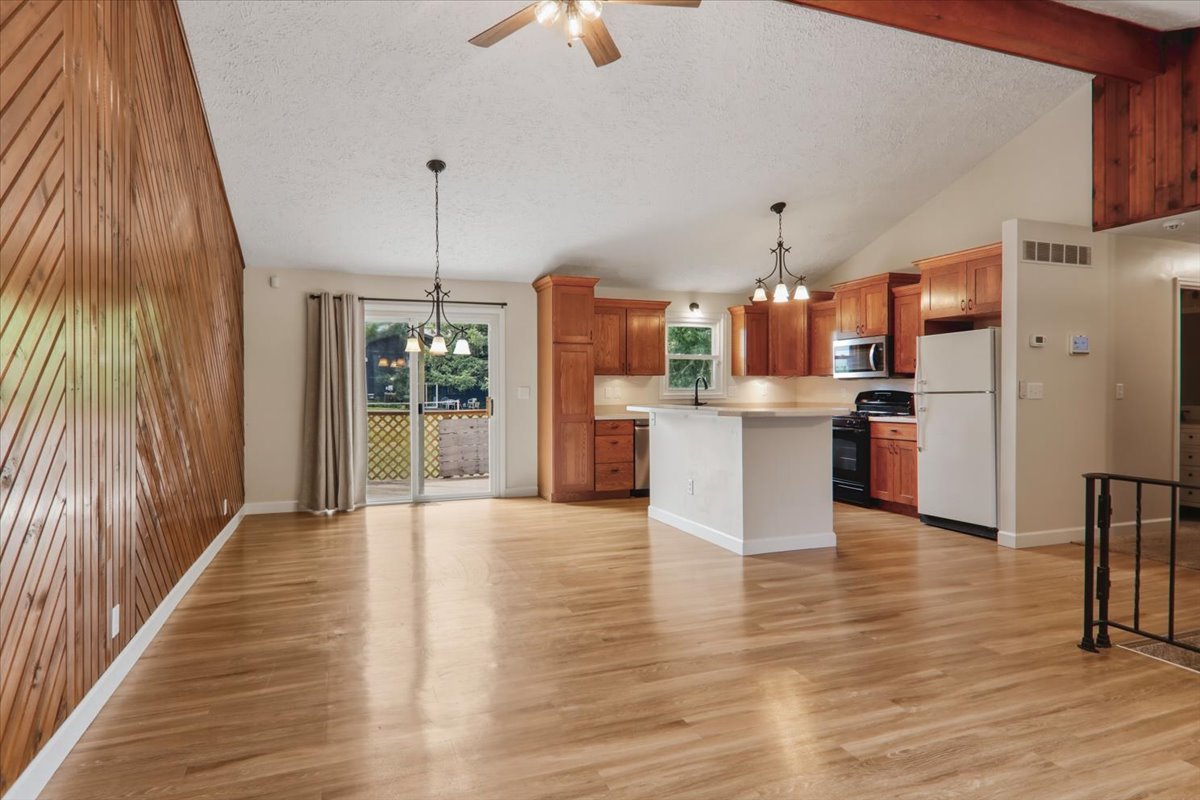 18859 Pioneer Street Property Photo 9