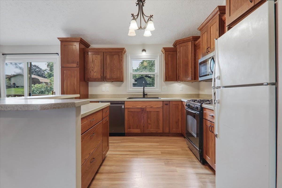 18859 Pioneer Street Property Photo 10