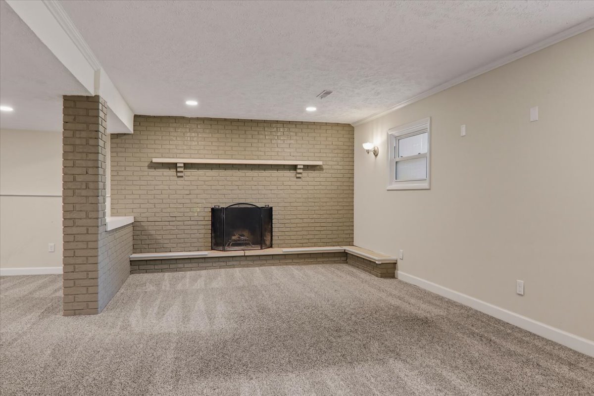 18859 Pioneer Street Property Photo 20