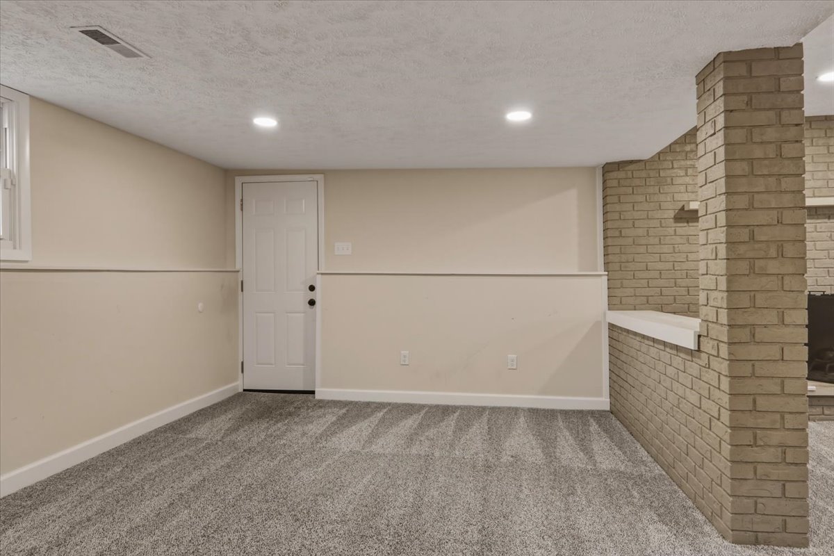 18859 Pioneer Street Property Photo 22