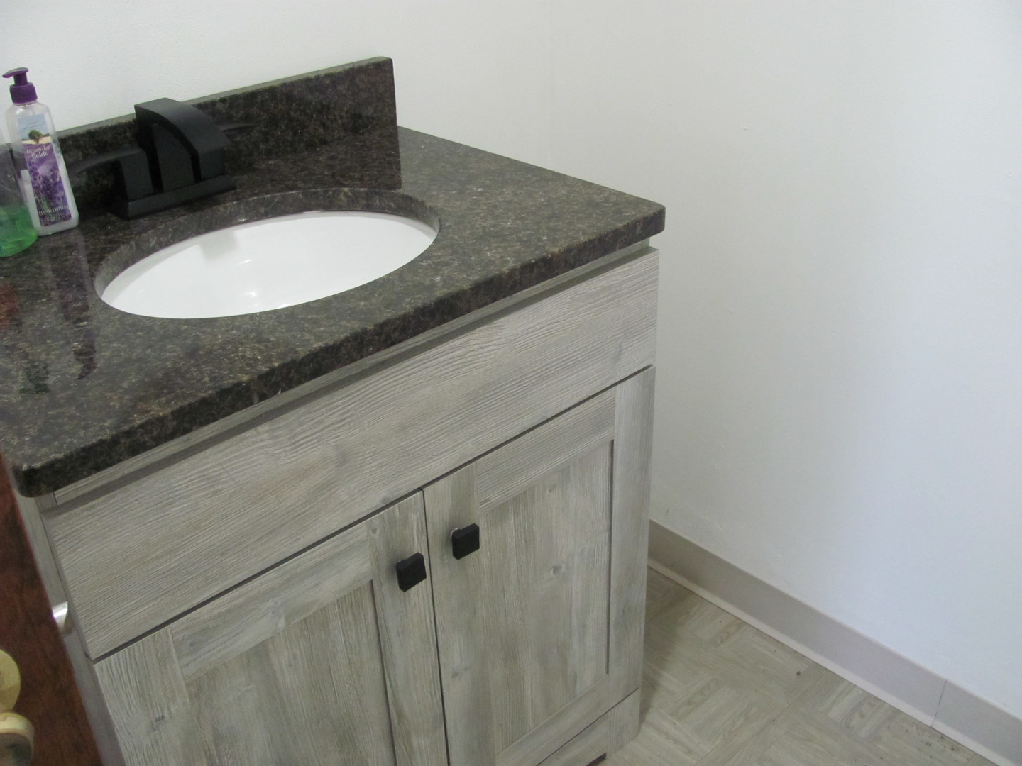 305 Oak Grove Avenue Property Photo 4