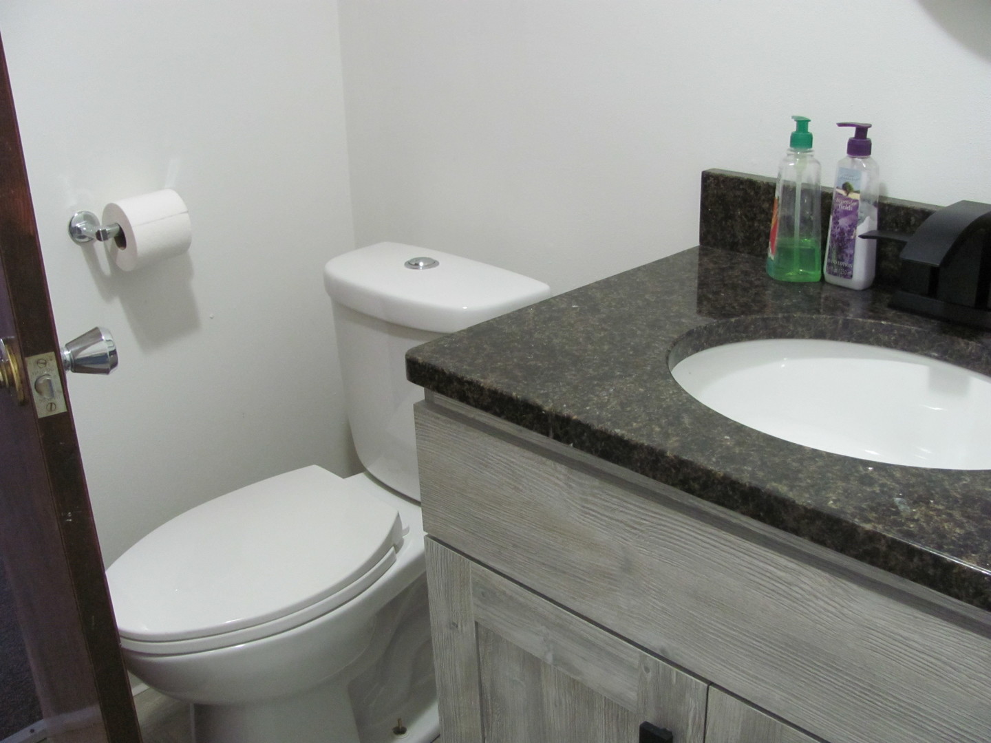 305 Oak Grove Avenue Property Photo 5