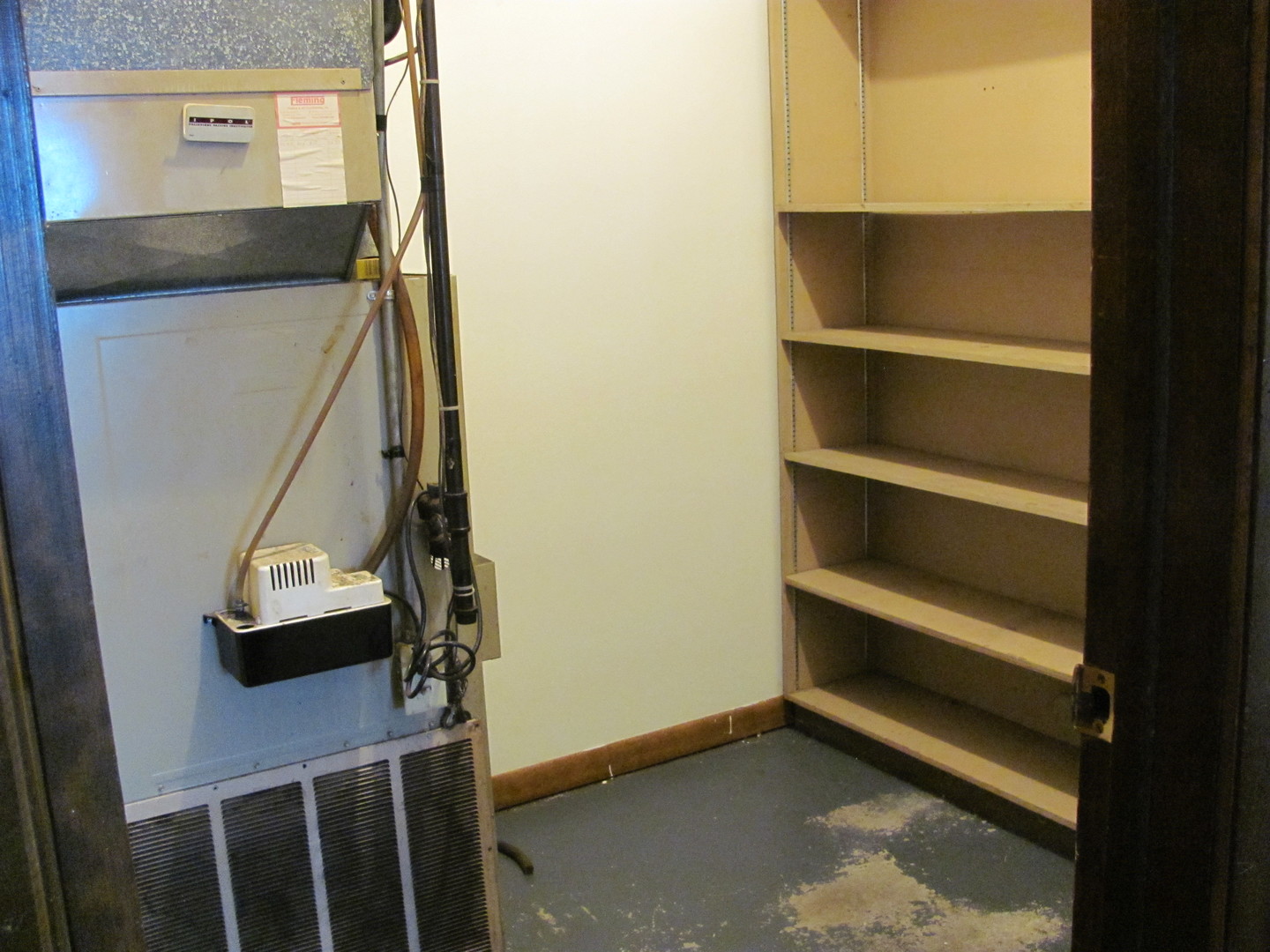 305 Oak Grove Avenue Property Photo 8