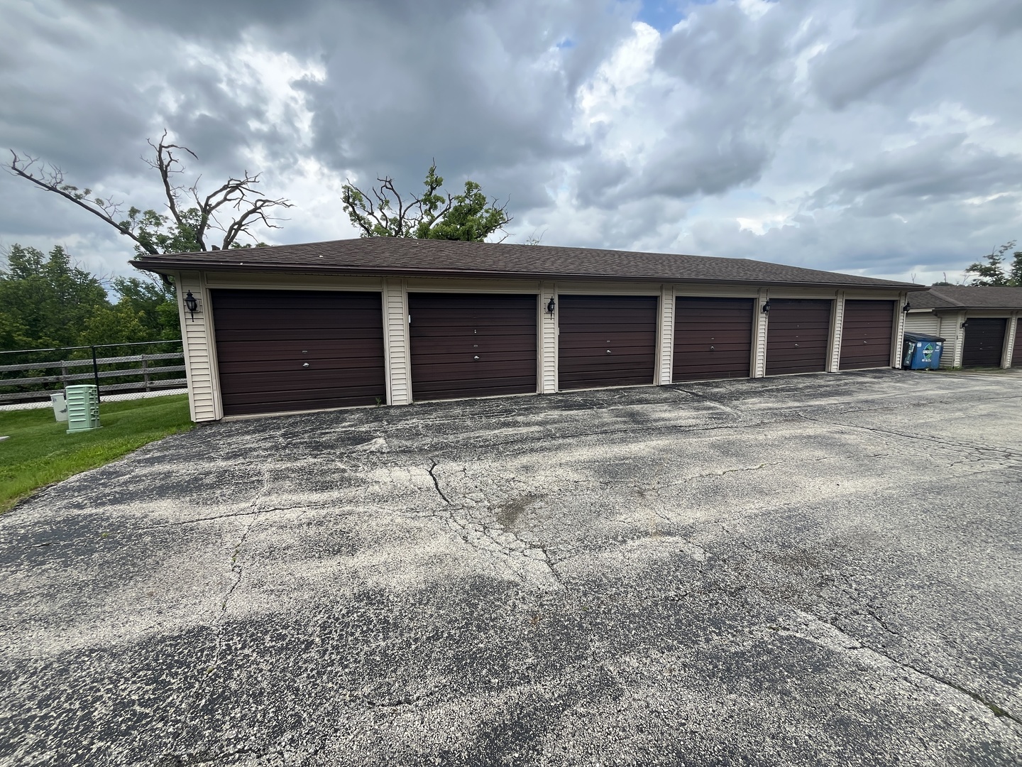 468 Valley Drive 301 Property Photo 18
