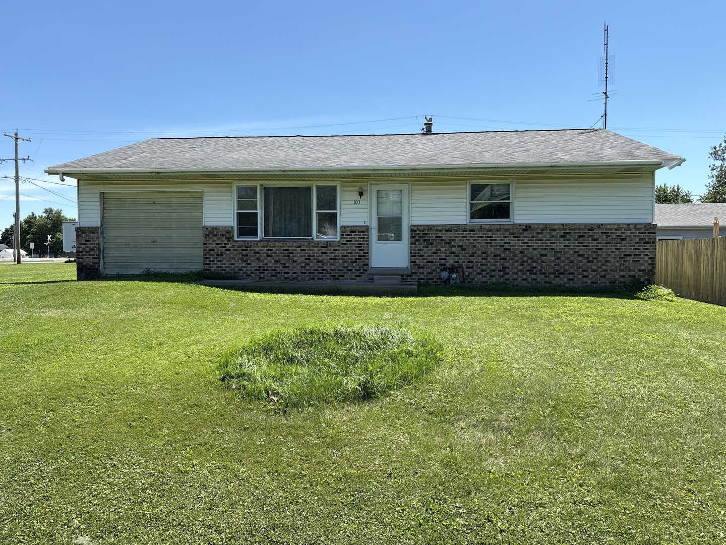 103 N High Street Property Photo 1