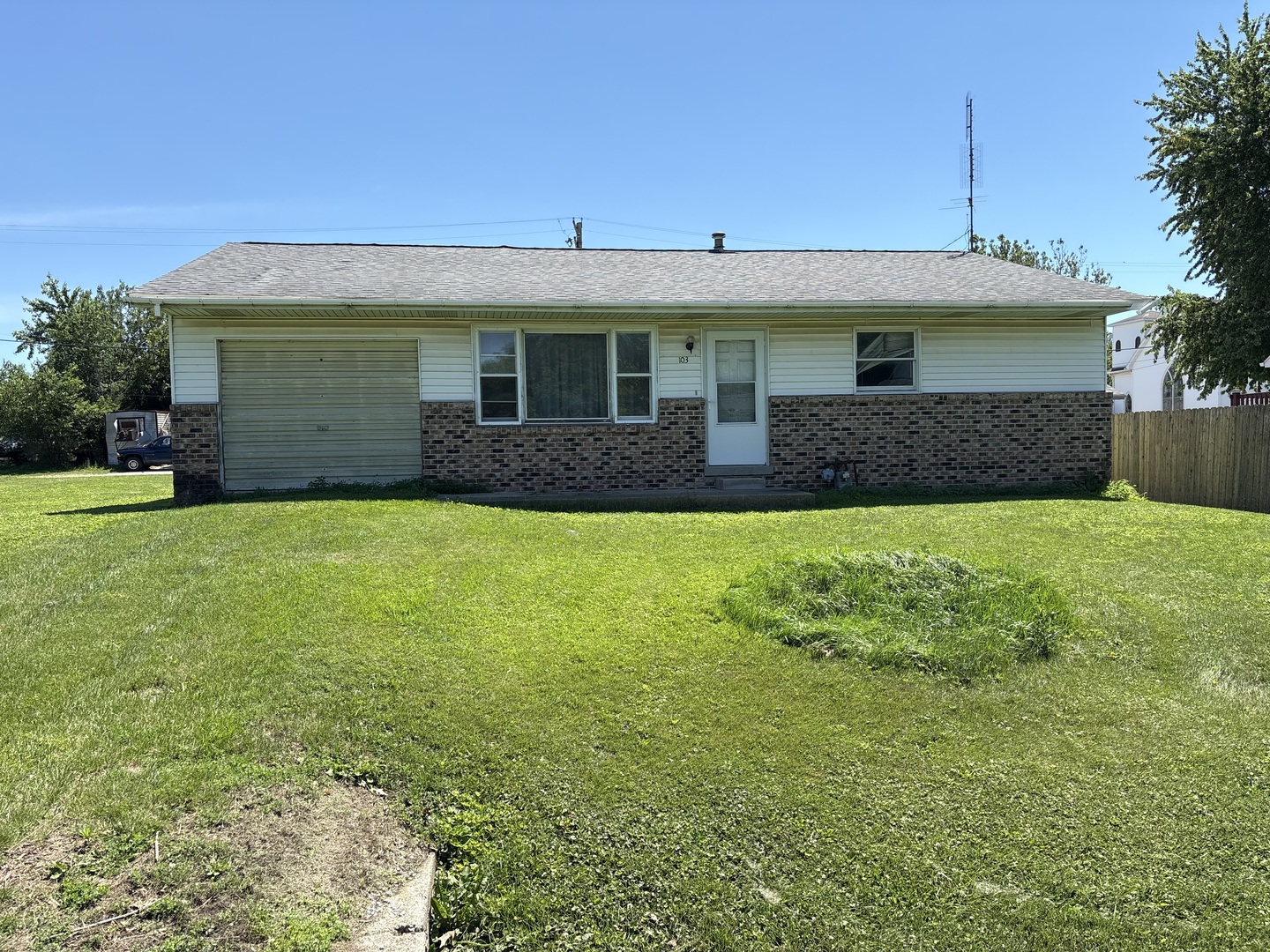 103 N High Street Property Photo 2